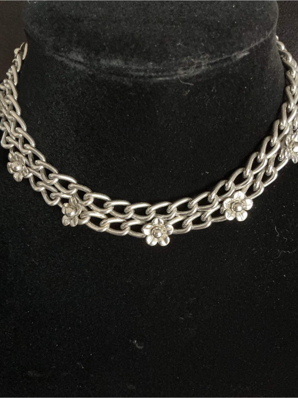 Vintage Silver Toned Floral Double-Chain Necklace - Women's Jewelry - Picture 2 of 4